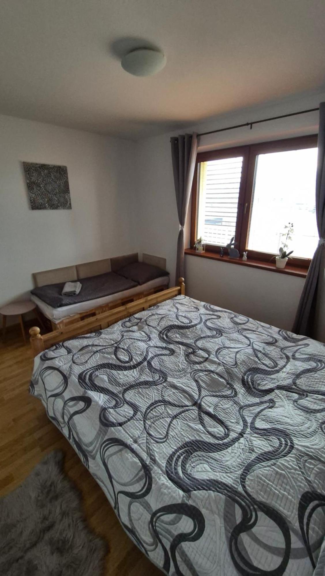2 Room Apartment With Terrace 455, Apartmany Liptov ลิฟตอฟสกีมิคูลาช ภายนอก รูปภาพ