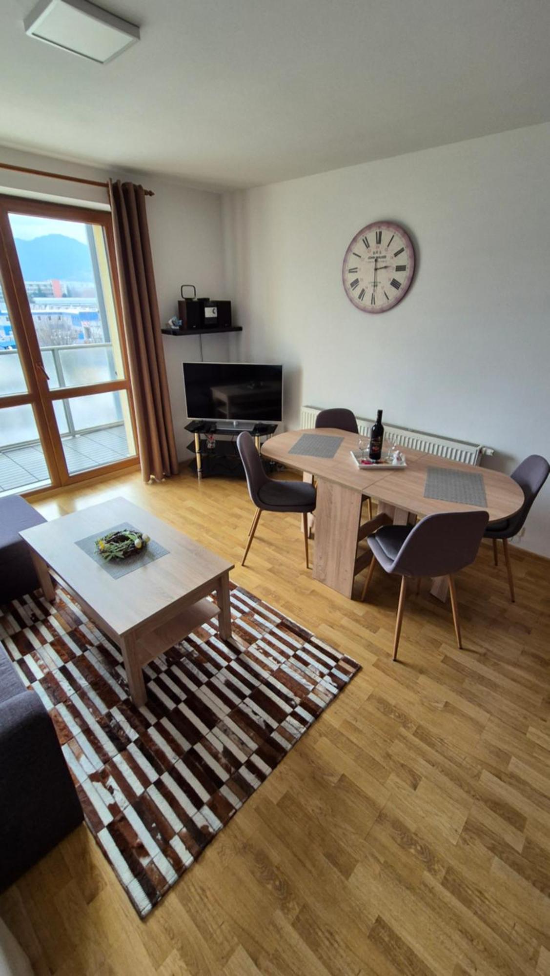 2 Room Apartment With Terrace 455, Apartmany Liptov ลิฟตอฟสกีมิคูลาช ภายนอก รูปภาพ